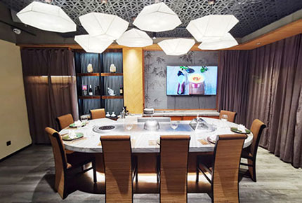Private room with oval marble teppanyaki table and dome lighting